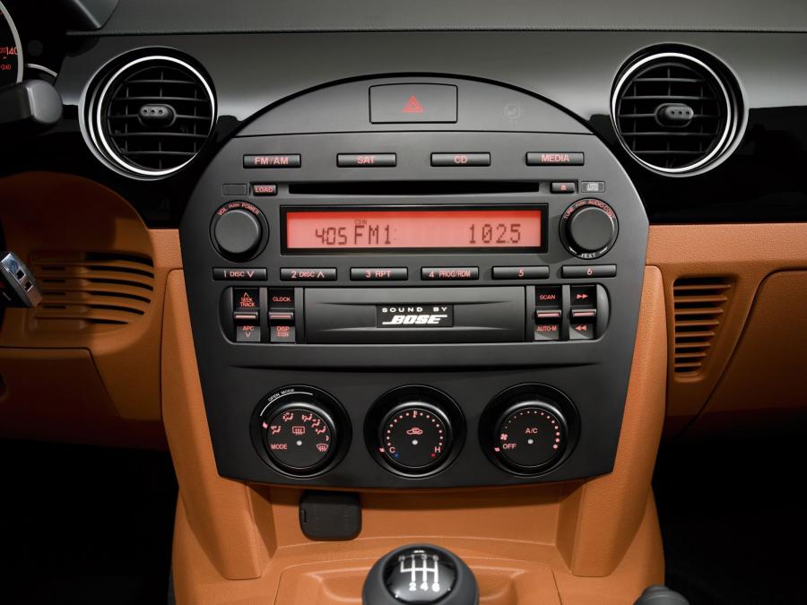  Mazda MX-5 Roadster Coupe 2006 года  (фото 90 из 212)